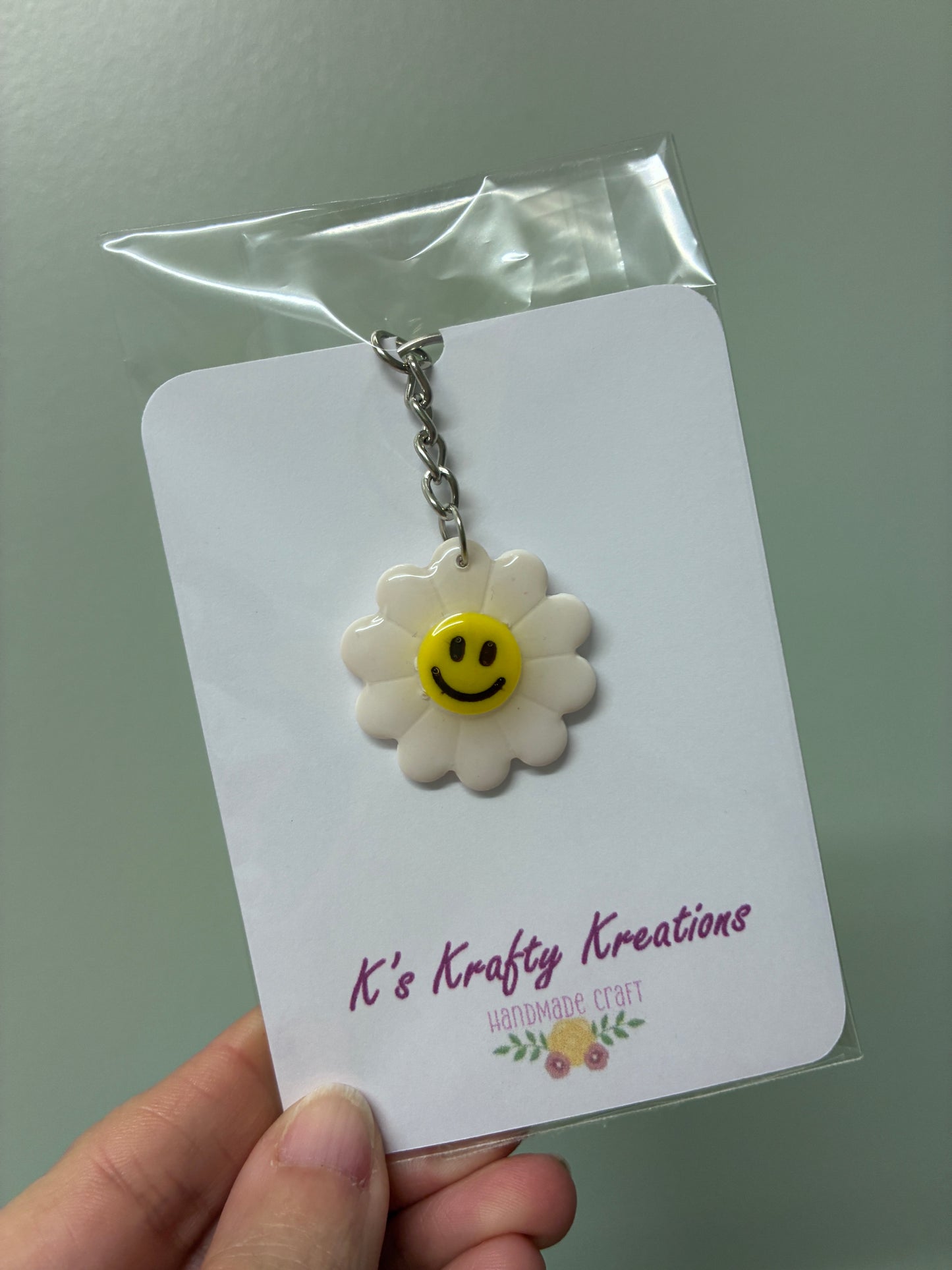Smiley Daisy Keychain – Flower Keyring – Handmade